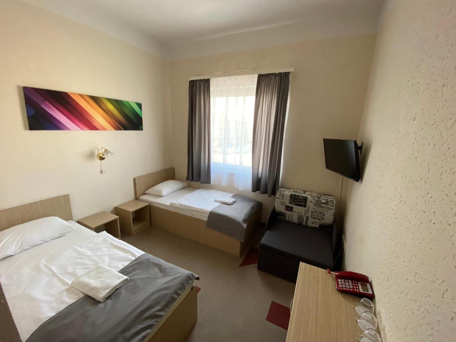 Gratis Parking, Gratis Breakfast, Gratis Bus, Only 16 Minutes Center Hotel